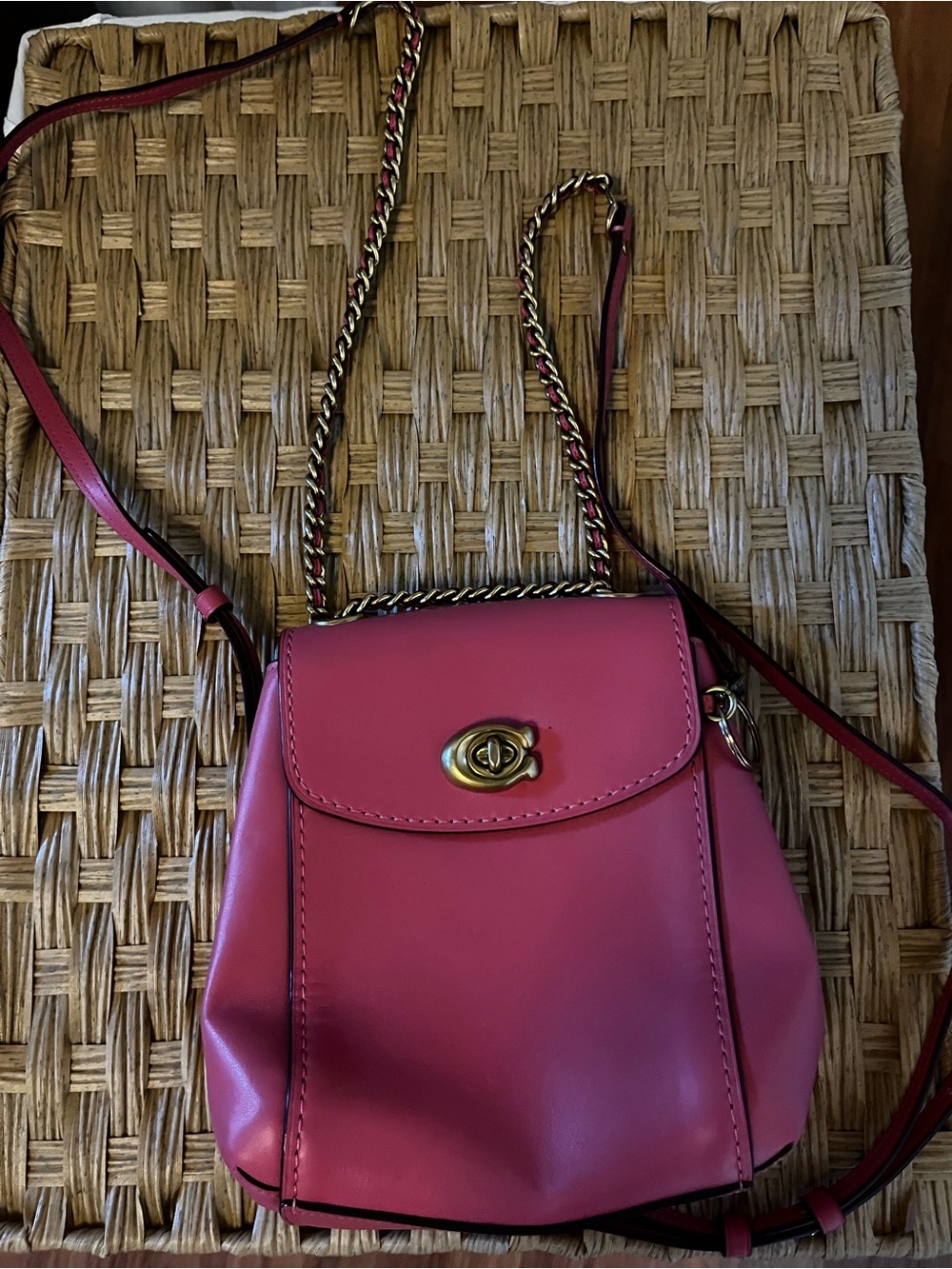 Women’s Pink Leather Crossbody Bag with Chain Strap